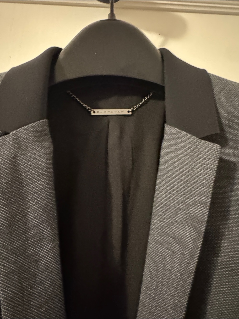 Elie Tahari Dark Gray Single-Button Tailored Blazer with Black Collar - Picture 5 of 8